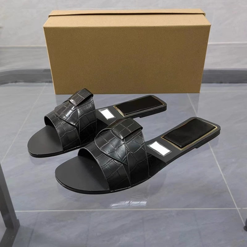 Wholesale Lightweight flat slippers for women summer outdoor round toe open toe beach sandals